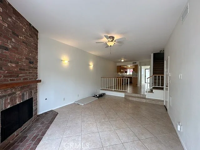 22865 Del Valle St — Photo 3