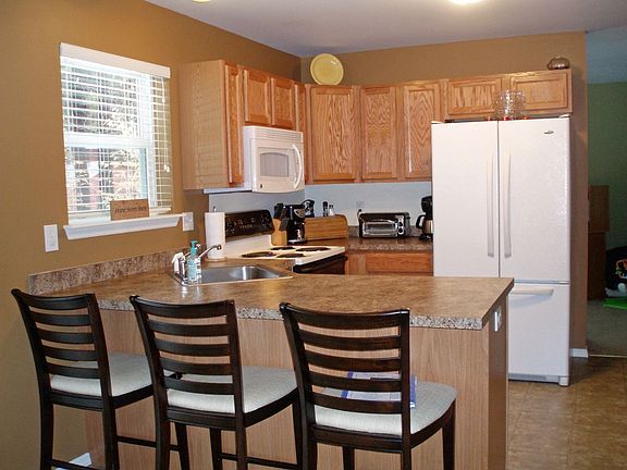 Modern Kitchen with Breakfast Bar