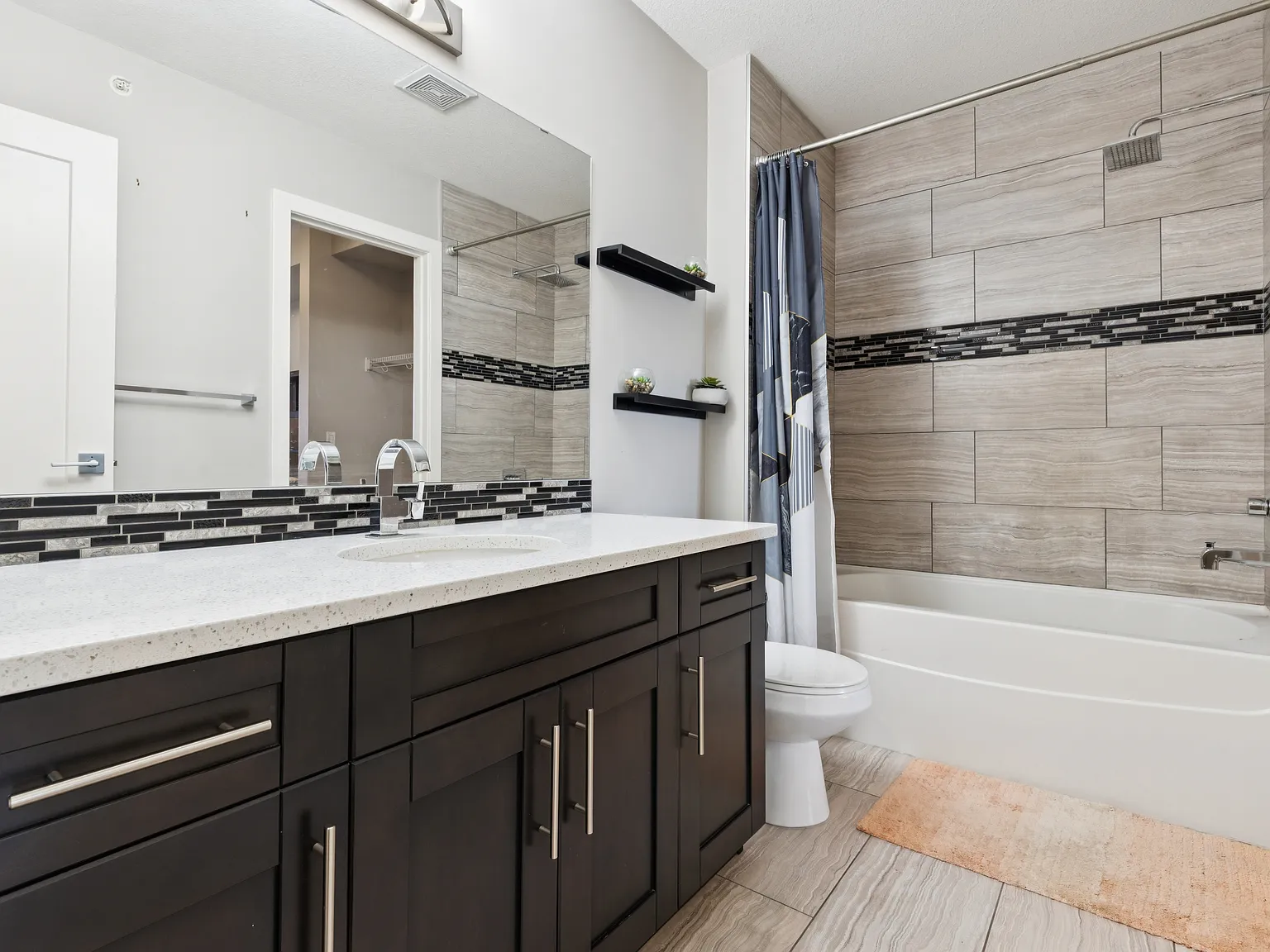 Essence at Windermere South Furnished Suite — Photo 4