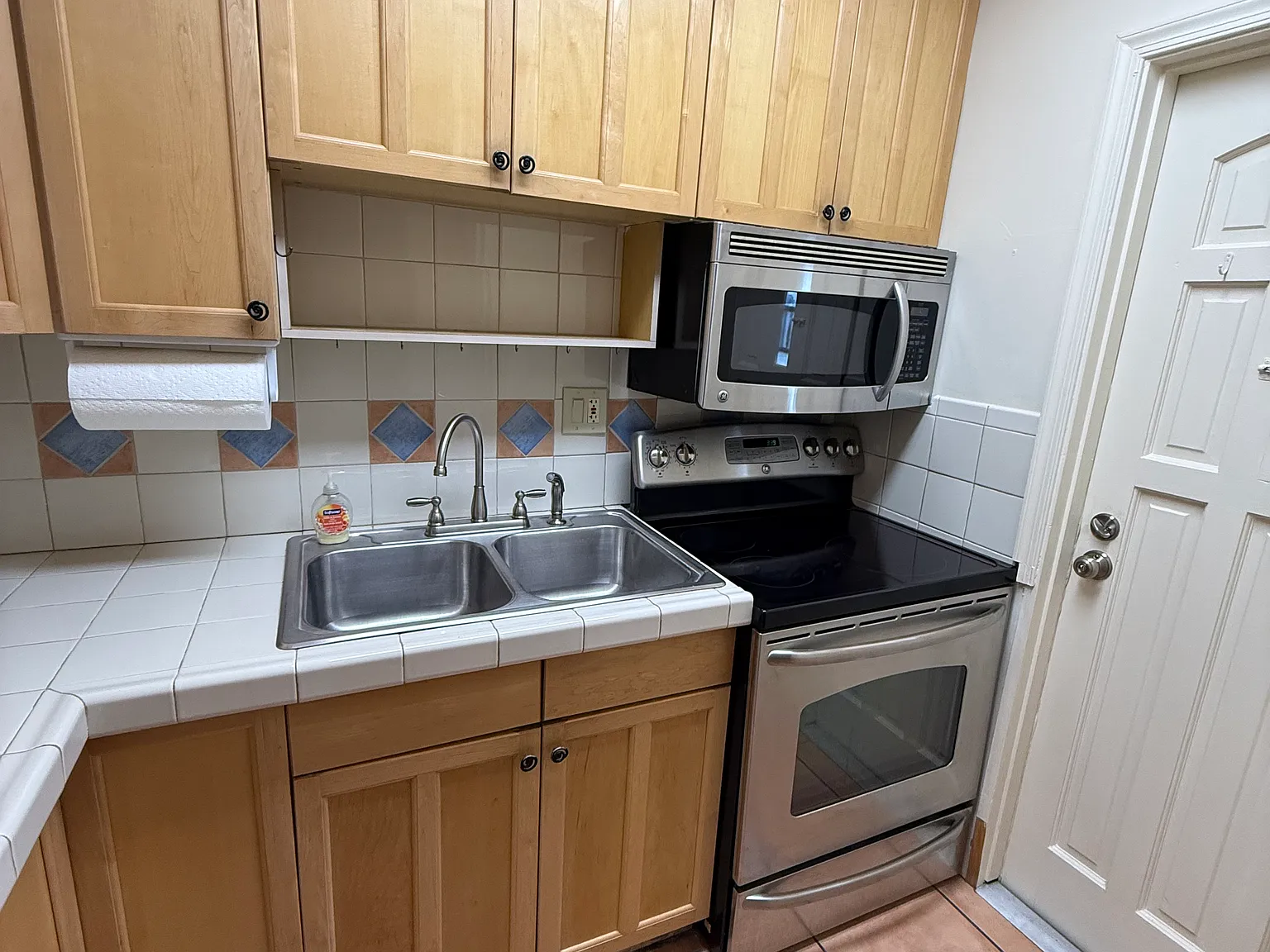 2 bed, 1060 sqft, $2,400 — Photo 4