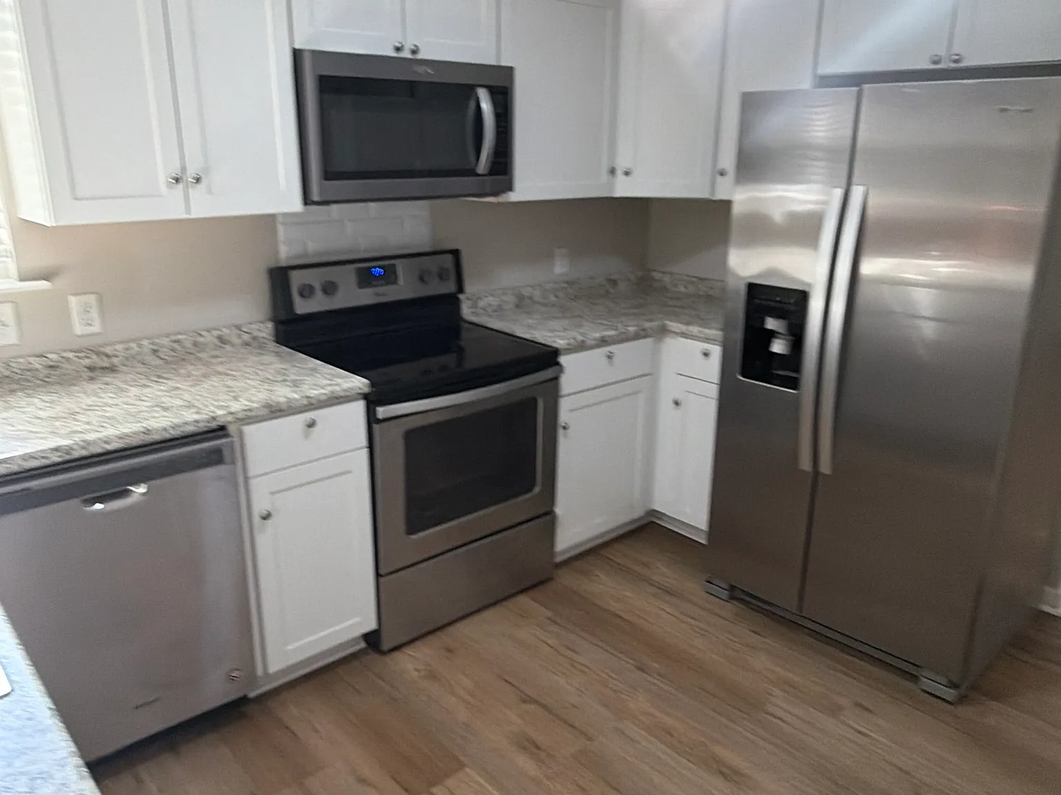 3 bed, 1080 sqft, $1,900 — Photo 2
