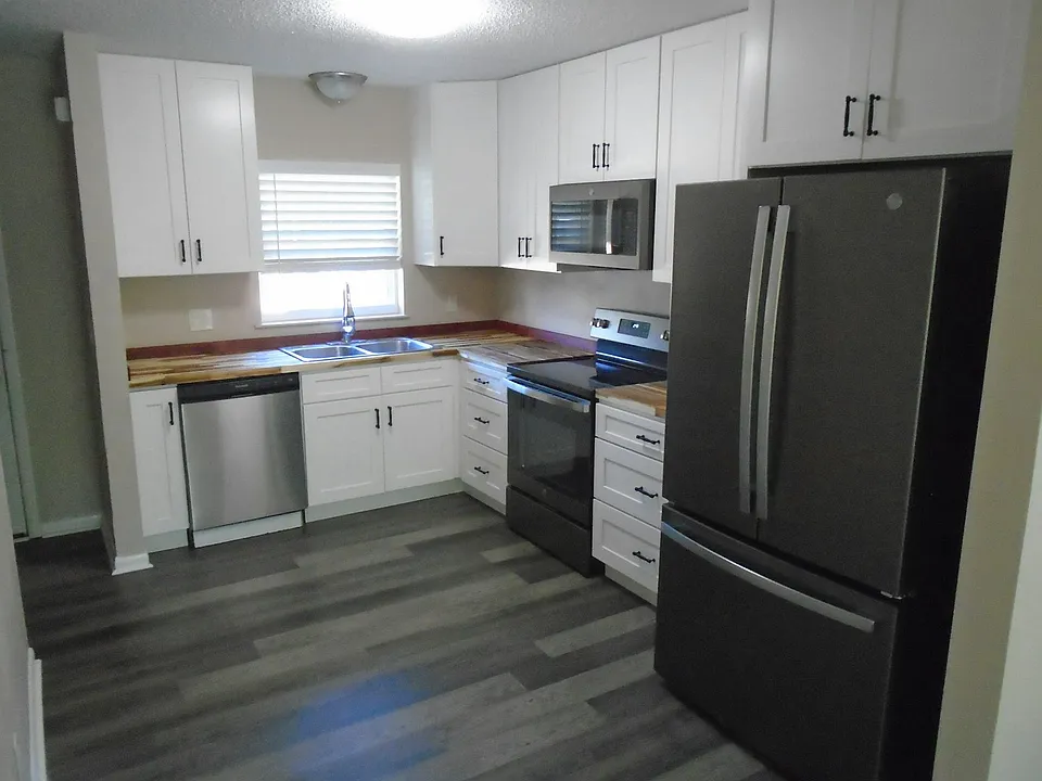 733 Laurel Bay Cir