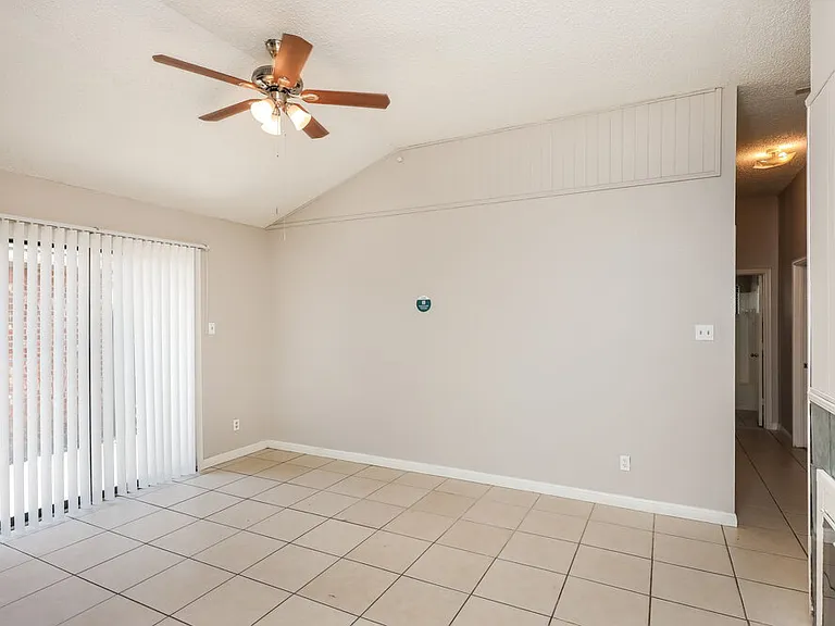 1416 Horncastle St — Photo 5