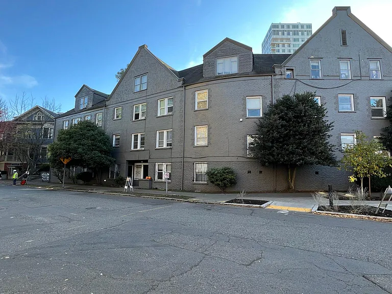 Shannon Apartments — Photo 26