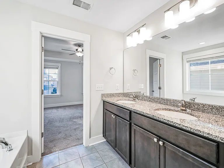 210 Ilderton St — Photo 23
