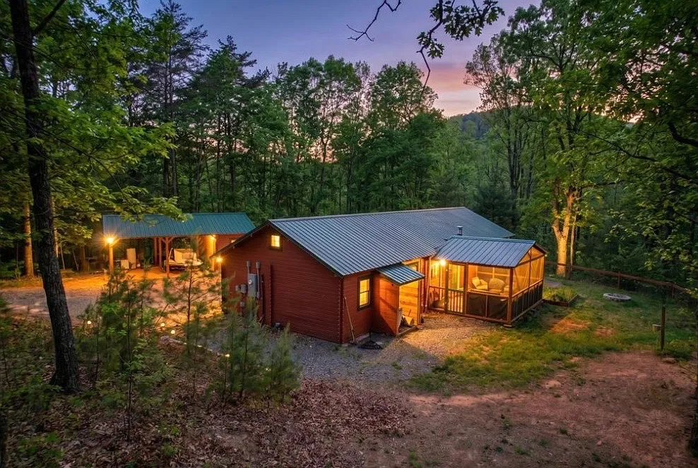 3 bed, $2,500 — Photo 1