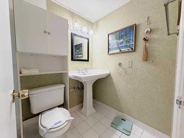 62 Easthampton C — Photo 7