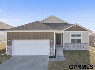 5434 Fenwick St, Bellevue, NE 68133