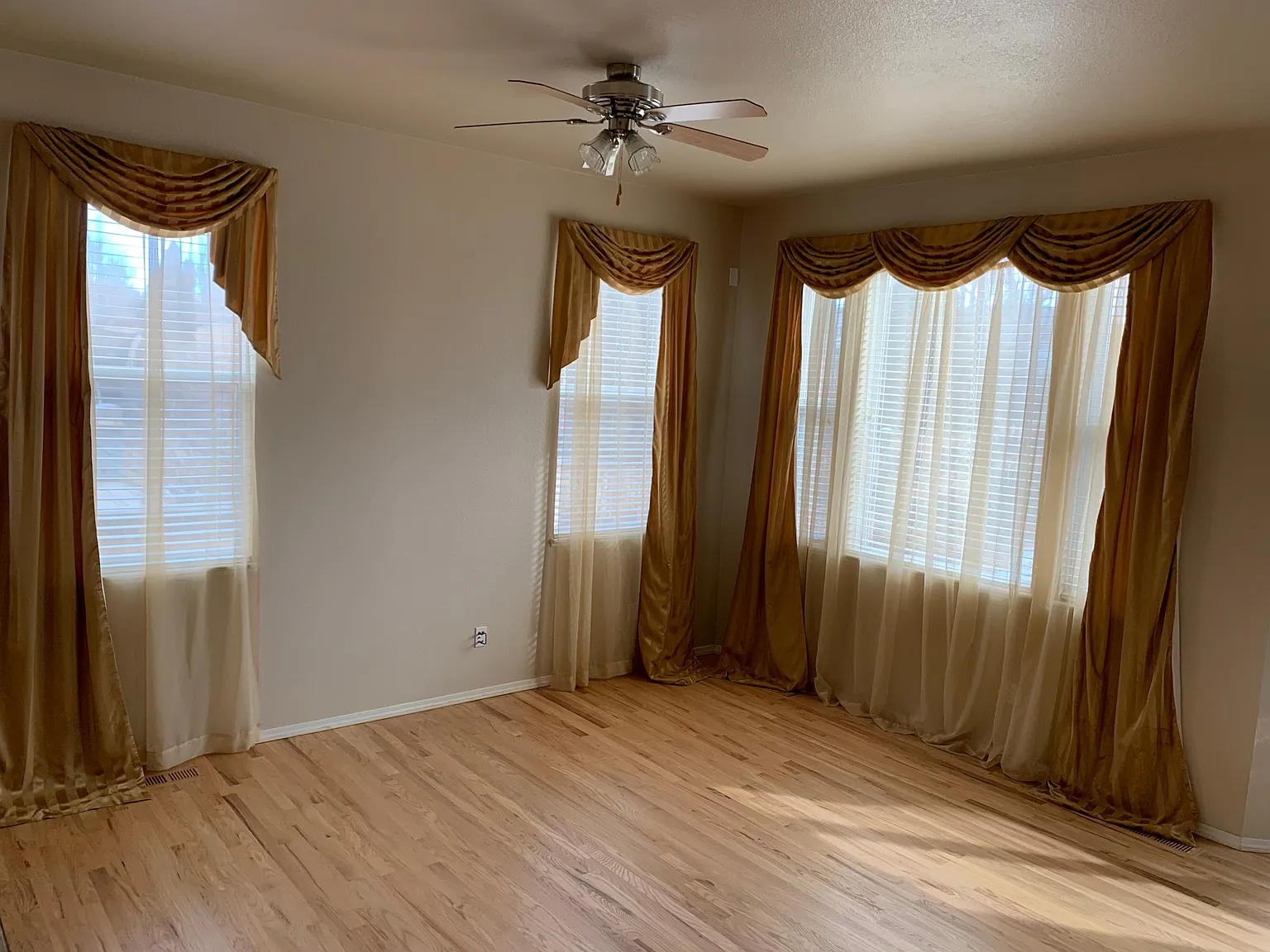 4 bed, 3600 sqft, $3,100 — Photo 4