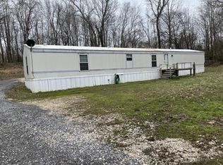 1190 Rowe School Rd, Puryear, TN 38251