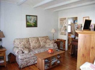 150 Heathcote Rd, Lindenhurst, NY 11757