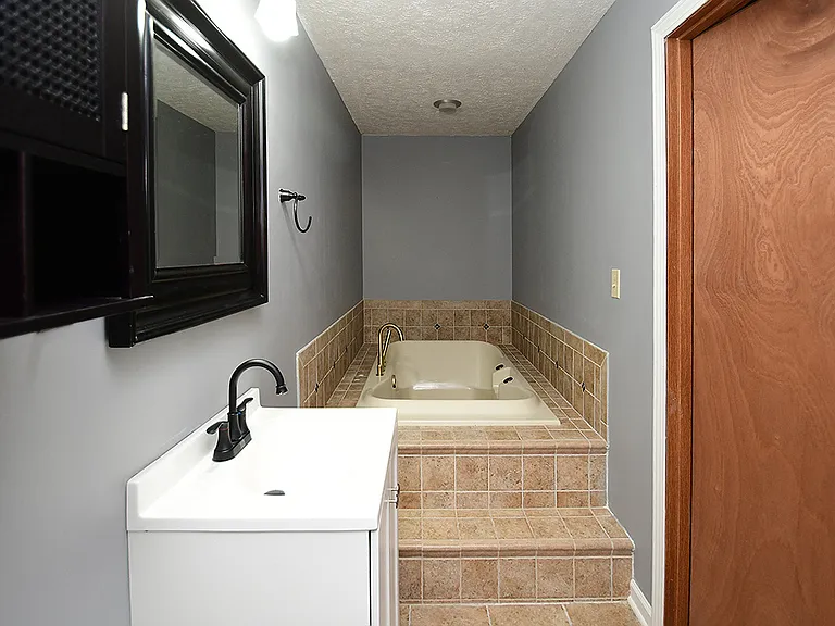2601 S 48th St — Photo 26