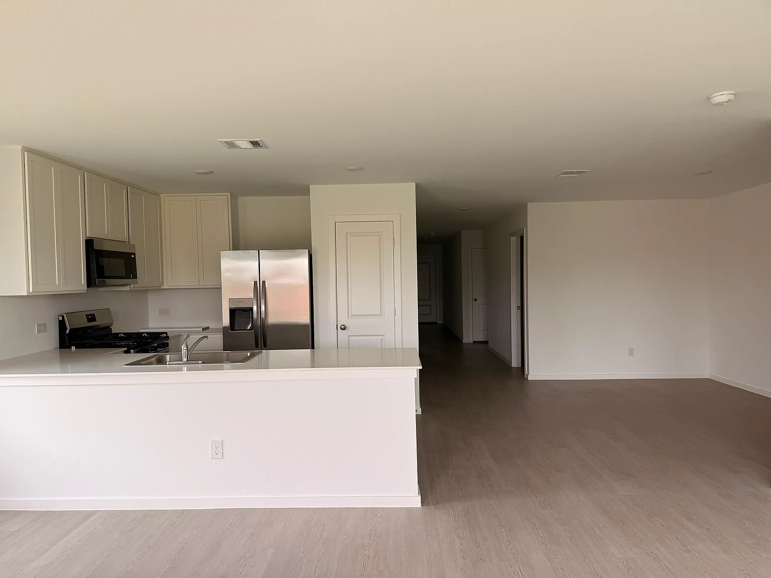 4 bed, 1776 sqft, $2,150 — Photo 3