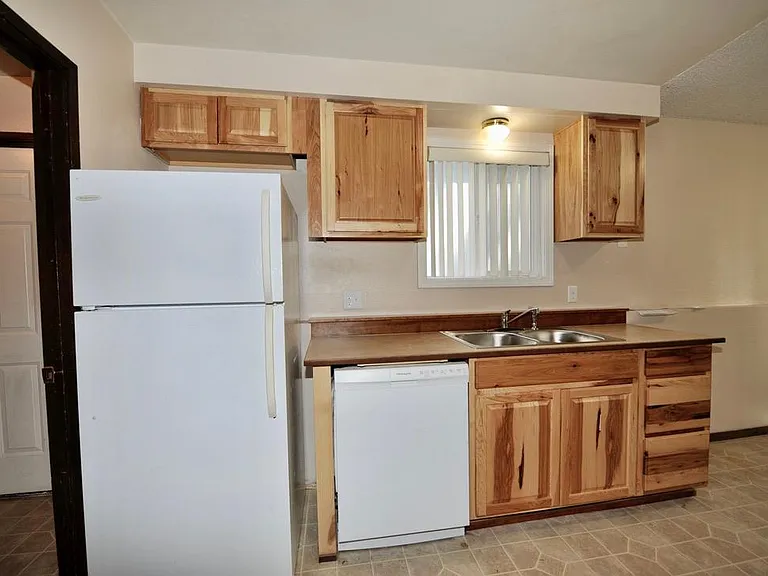 2201 N Spokane St #4 — Photo 7