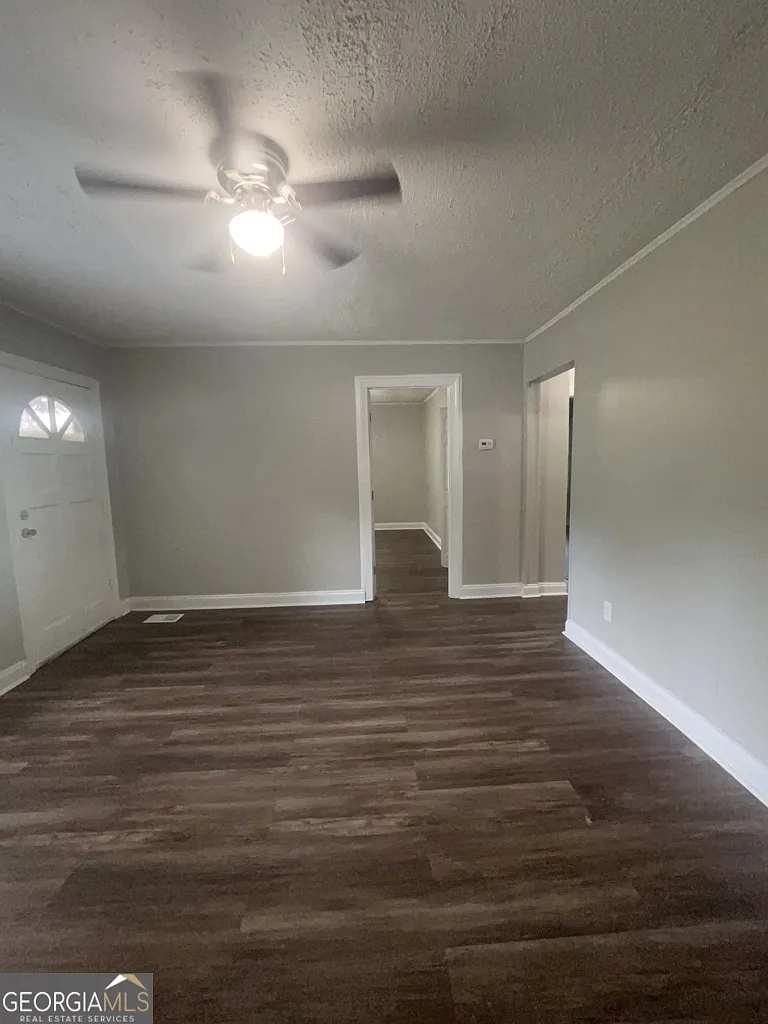 3 bed, 2.0 bath, 1134 sqft, $1,350 — Photo 2