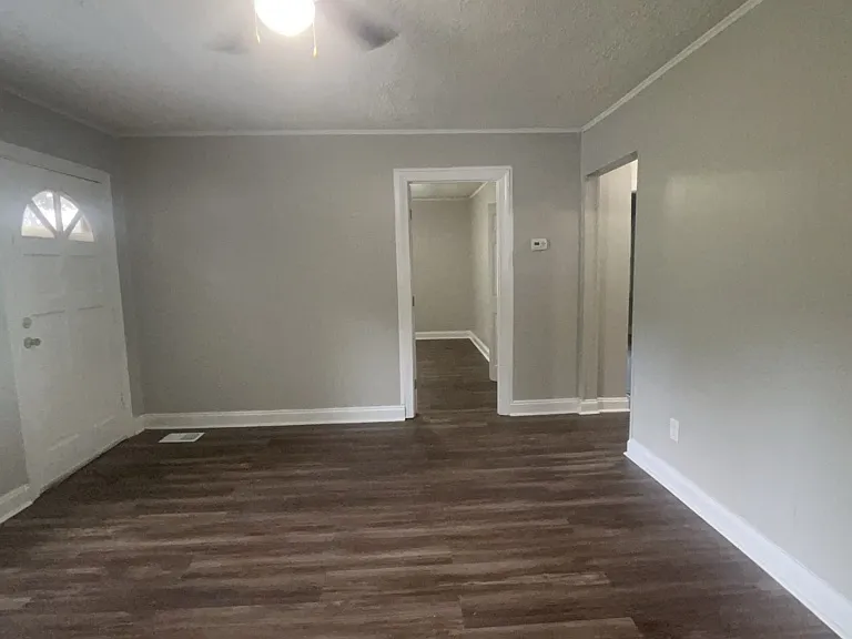 2381 Bruce St — Photo 2