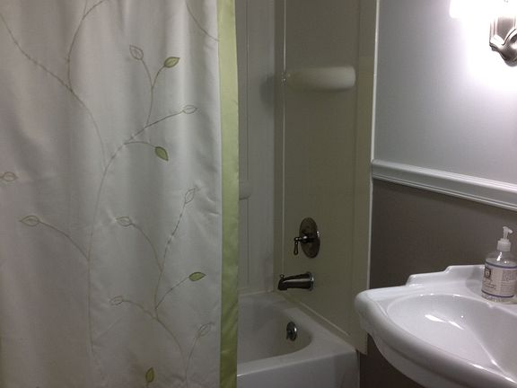 upstairs full bathroom