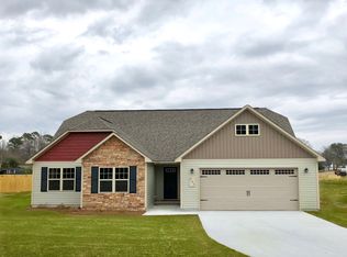 207 Peaceful Ln, Hubert, NC 28539