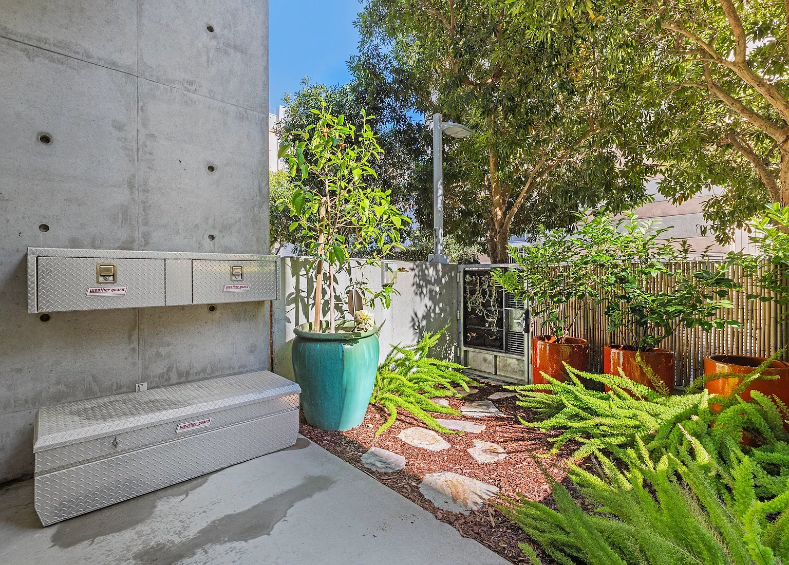 1 bed, 1.5 bath, 740 sqft, $5,495 — Photo 2