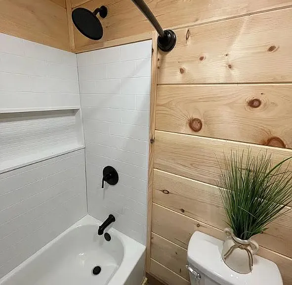 full upstairs bathroom