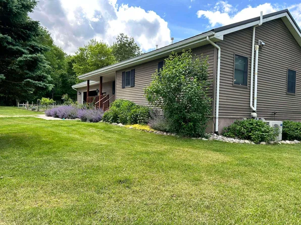 1879 N Crystal Rd, Vestaburg, MI 48891