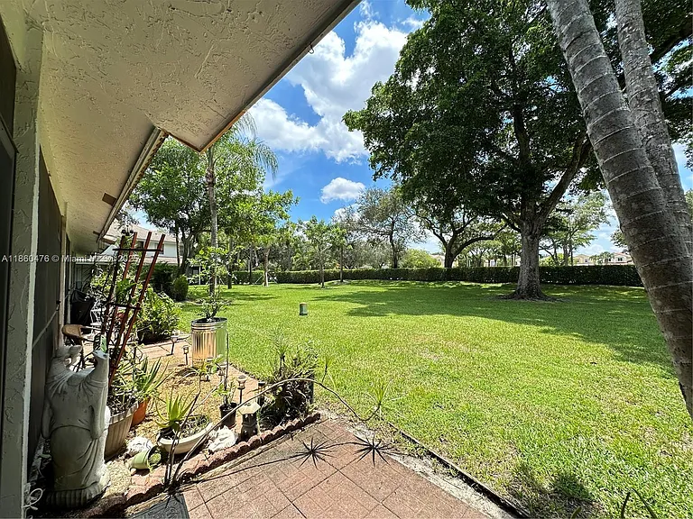 9865 Riverside Dr — Photo 14