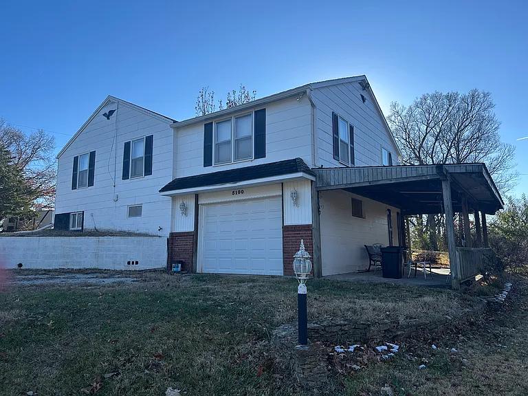 5100 NW Parkdale Rd — Photo 3