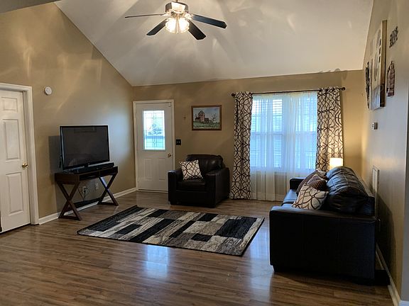 3rd image of 110 Crenshaw Dr