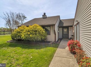 8 E Azalea Ln, Mount Laurel, NJ 08054