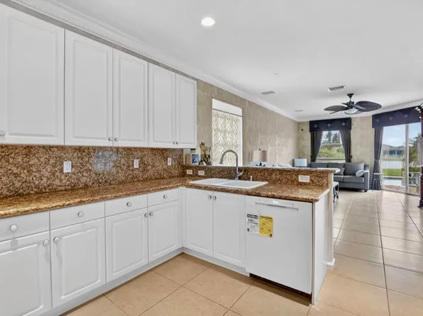 7879 Monarch Ct, Delray Beach, FL 33446