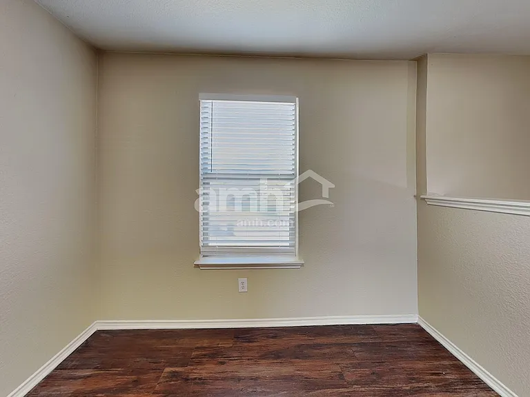 115 Karrie Dr — Photo 10