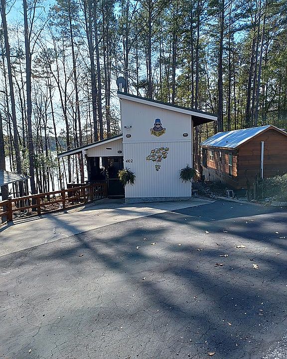 1st image of 402 Newbury Cir