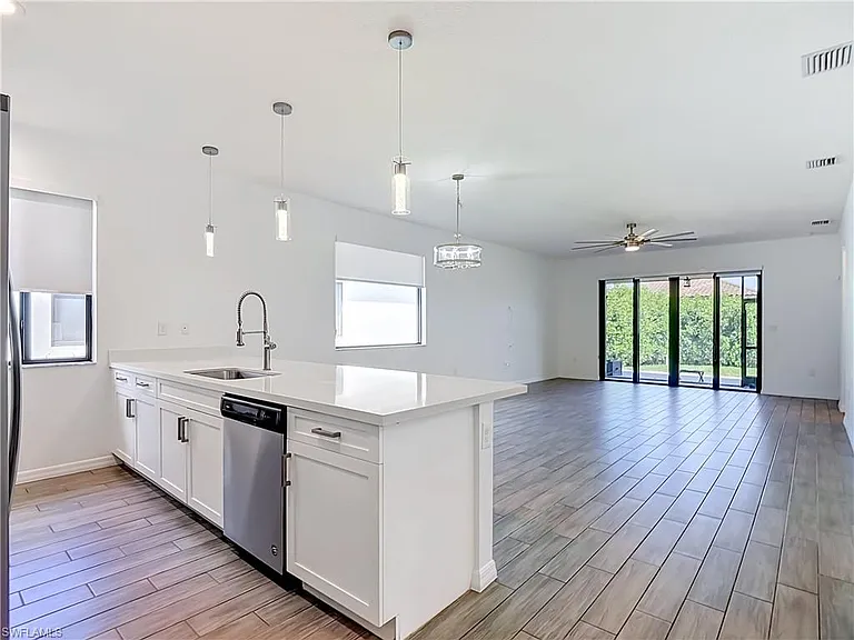 5045 Arancia Ln — Photo 3