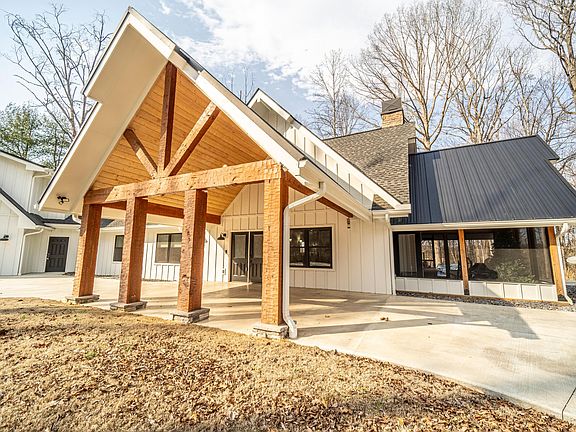 3rd image of 226 Meadowood Rd