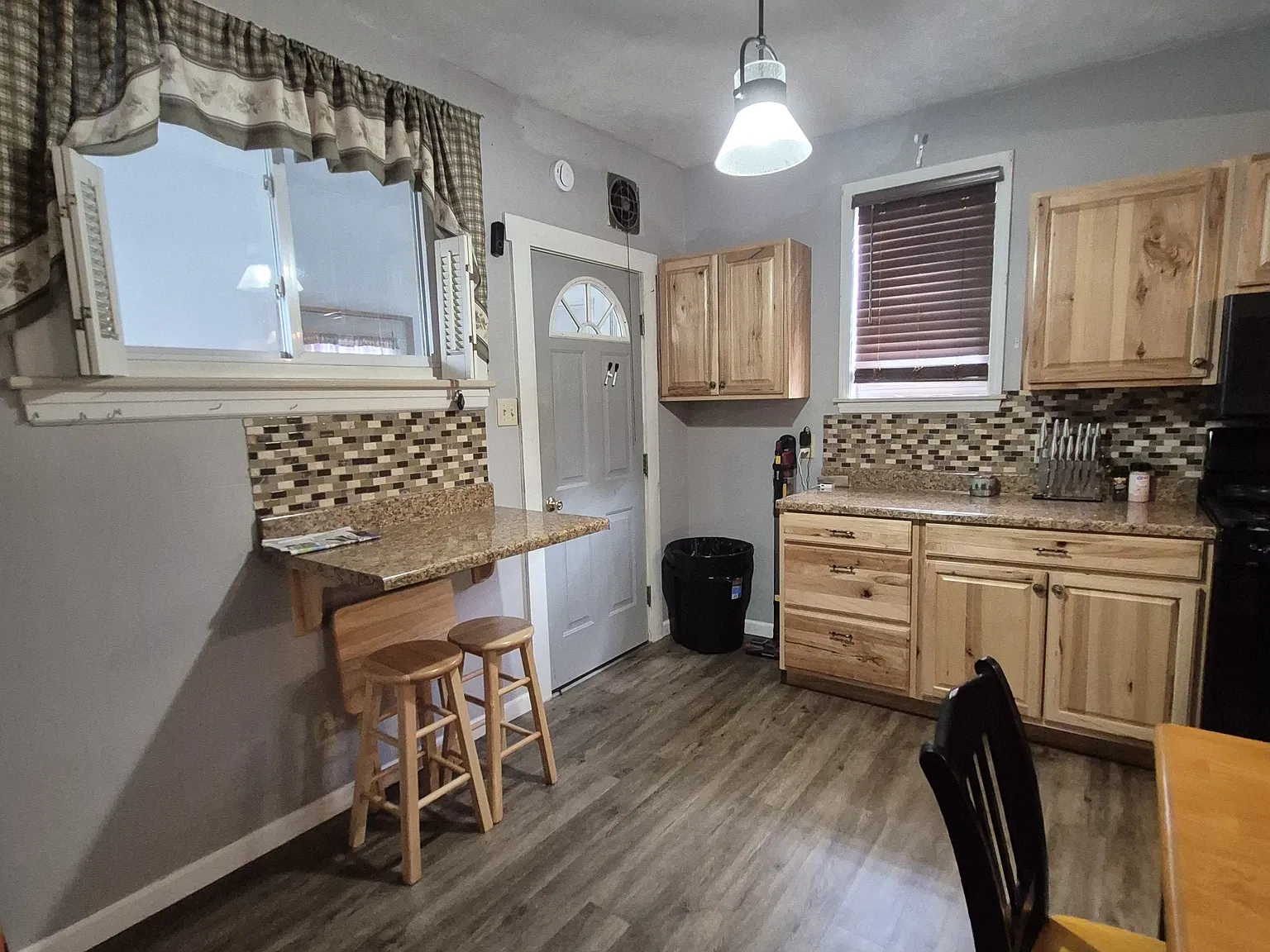2 bed, 1.5 bath, $900 — Photo 3