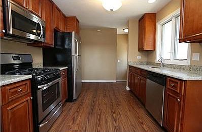 2nd image of 915 Ellis Ave