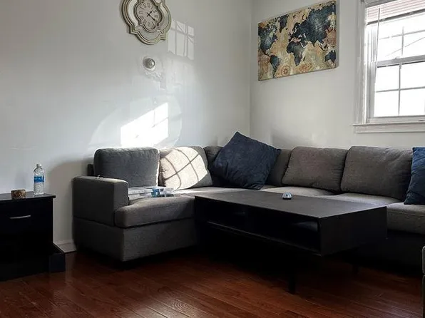 34 Leverett St, Lowell, MA 01851