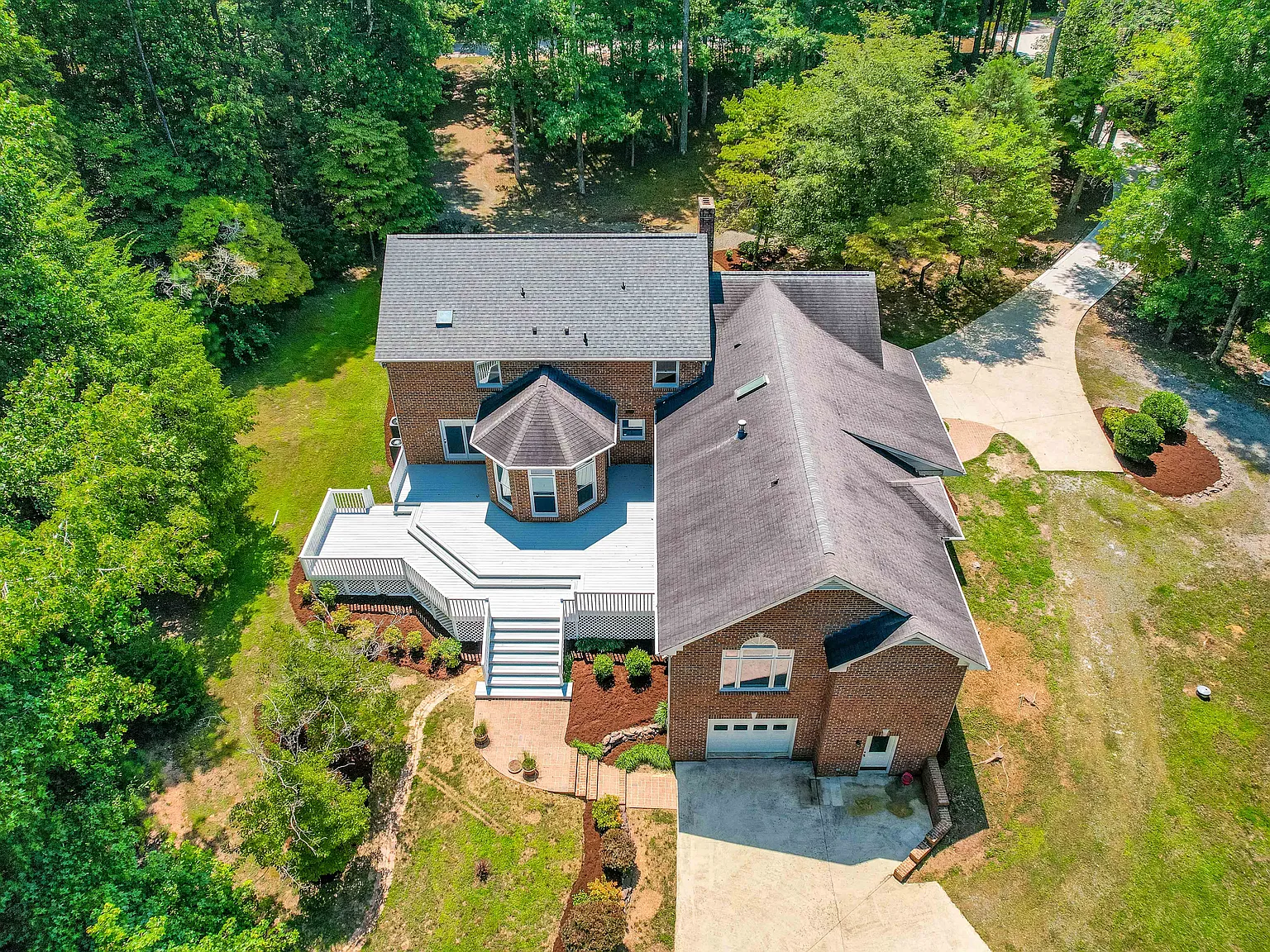 5 bed, 3.5 bath, 3900 sqft, $12,000 — Photo 3