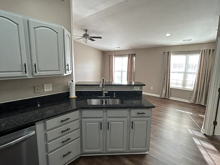 7648 Bridge Point Dr — Photo 13