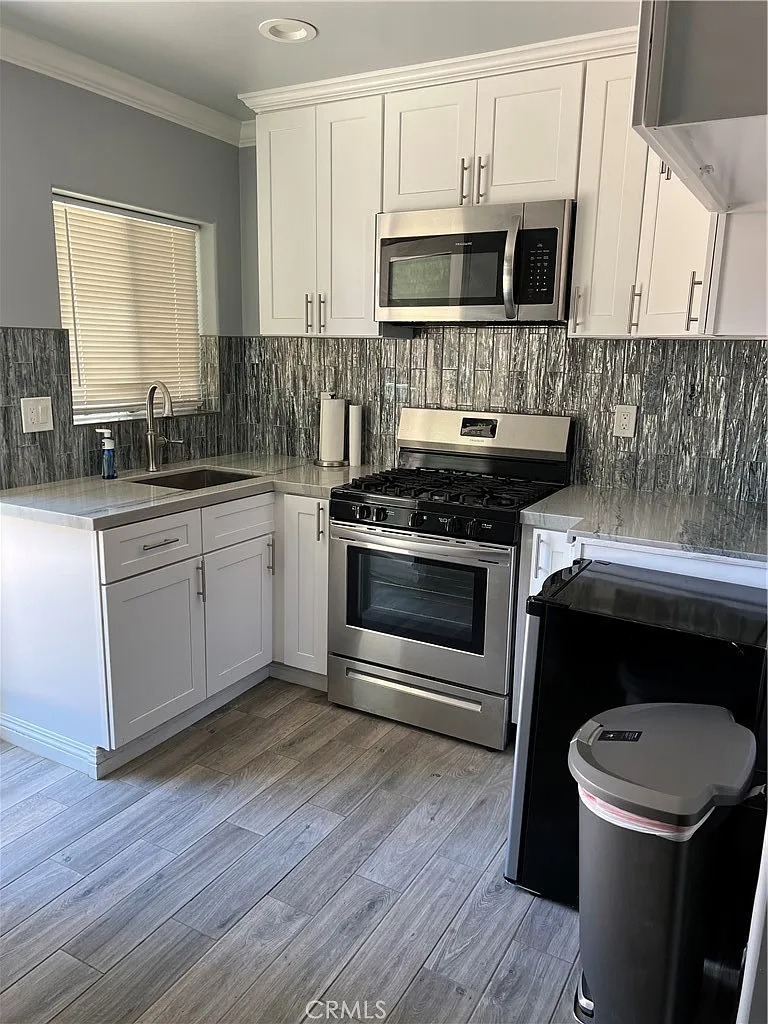 Studio, 600 sqft, $1,995 — Photo 2