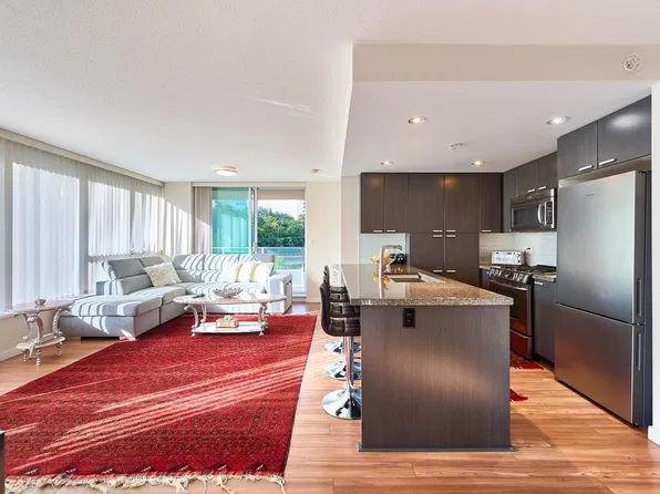 2232 Douglas Rd #805, Burnaby, BC V5C 0G9