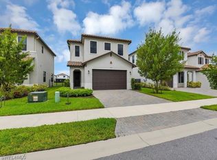 8908 Madrid Cir, Naples, FL 34104