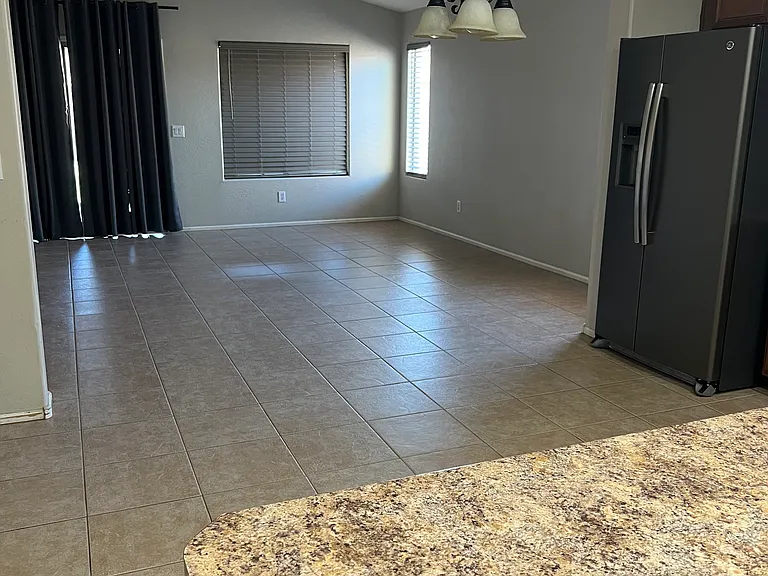 1923 N Renford Ln — Photo 3