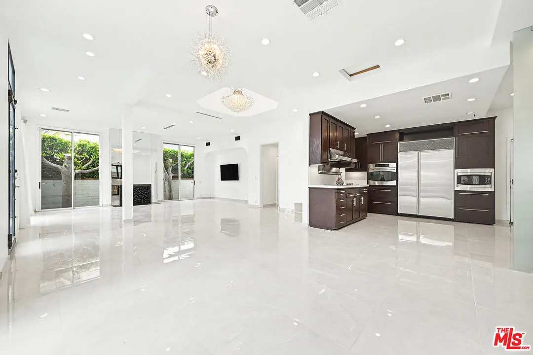 4 bed, 3.5 bath, 2729 sqft, $9,950 — Photo 4