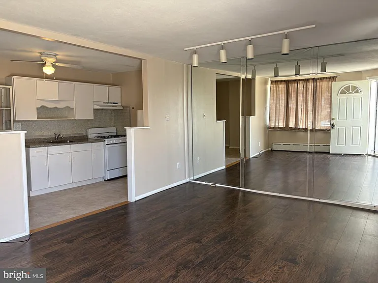 2842 S Iseminger St #1 — Photo 2