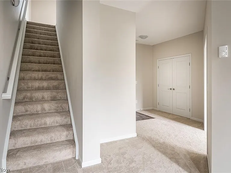27 Ashbourne Dr — Photo 7