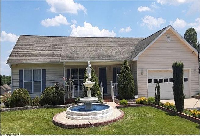 1st image of 2590 Strawberry Ln