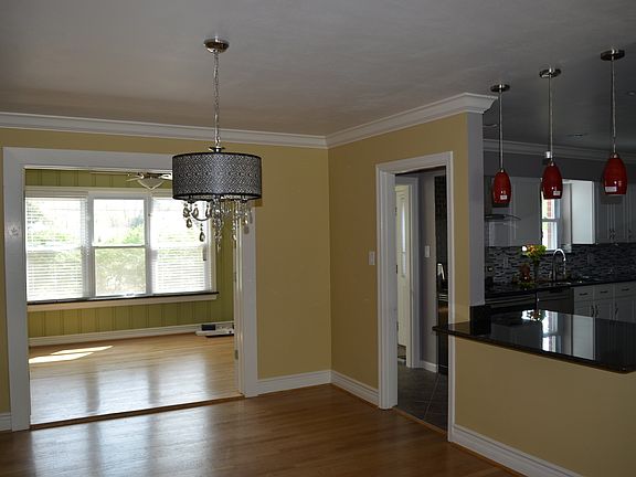 3rd image of 8112 Colmar Dr