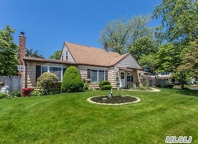 2nd image of 2 Acorn Ln