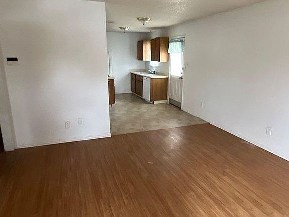 3rd image of 121 San Saba Ave APT A